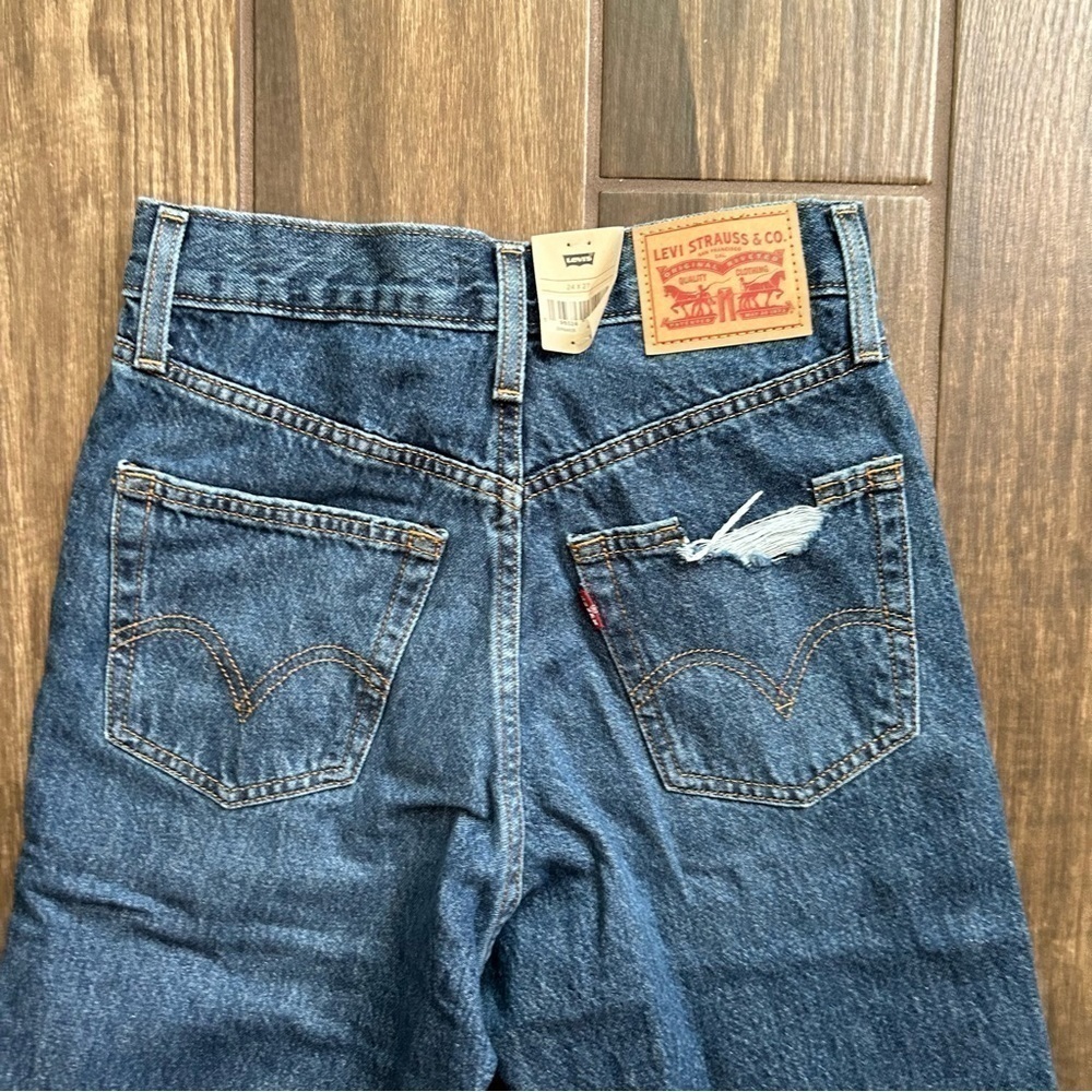 NWT Levi’s High Waisted Mom Jeans Distressed Sz 24 - Picture 10 of 11